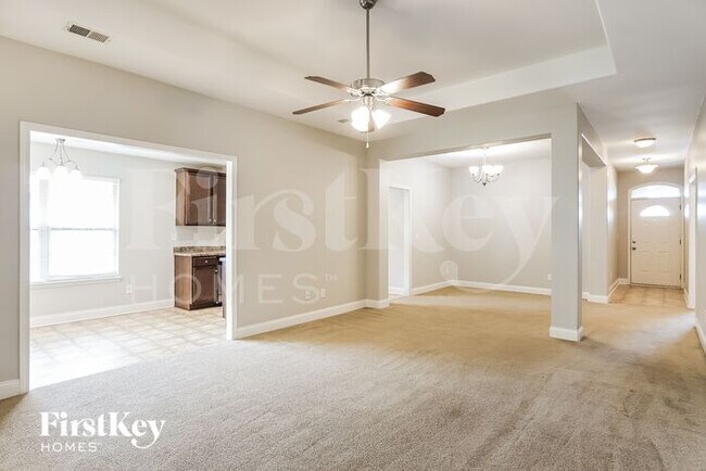 Building Photo - 221 Hillcrest Dr