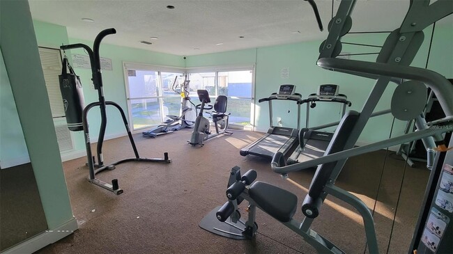 Building Photo - 826 Sky Lake Cir