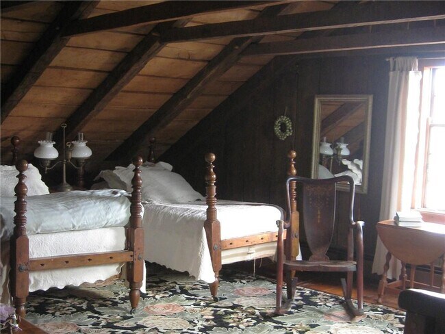 Building Photo - 245 Cove Point Rd W