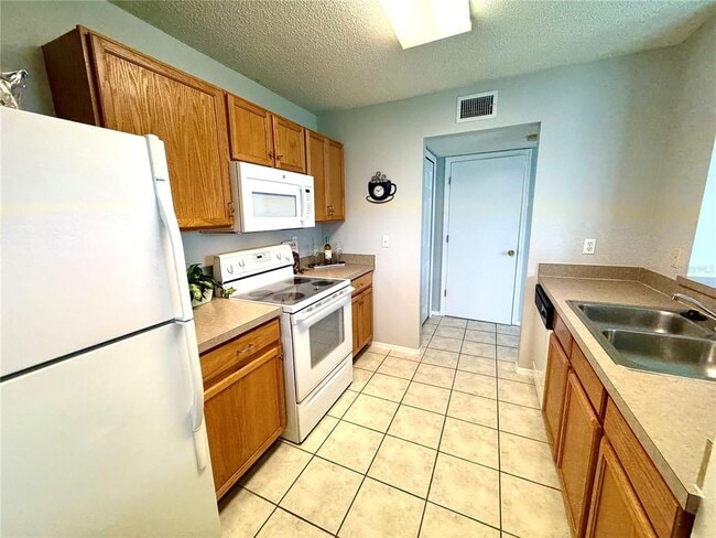 Building Photo - 2037 Fluorshire Dr