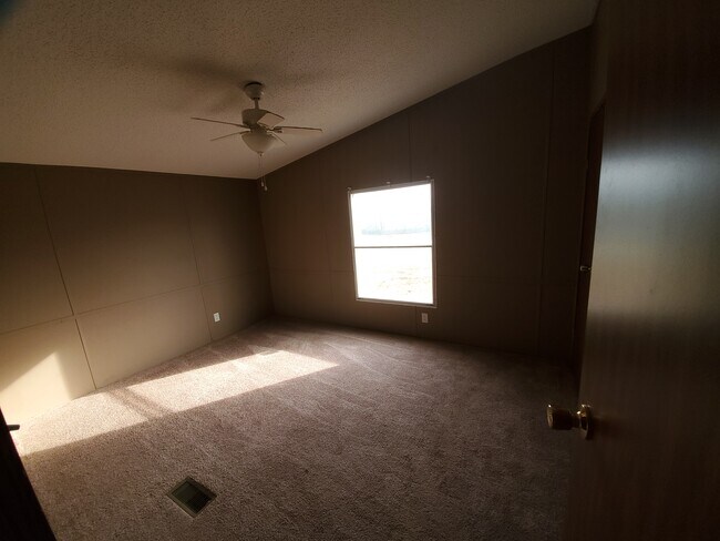 Building Photo - 4823 Drake Rd