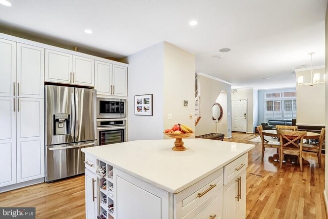 Building Photo - 1505 N Colonial Terrace