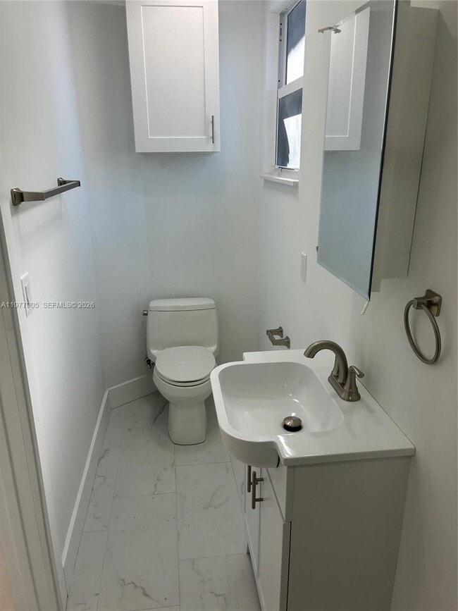 Building Photo - 1530 NE 33rd St