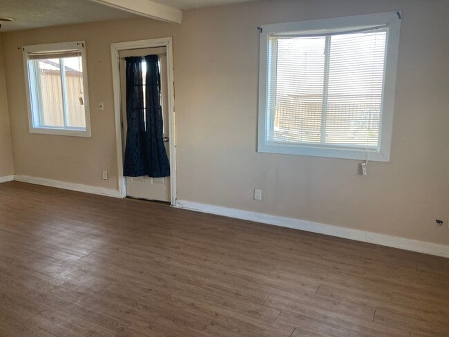 Building Photo - Affordable 2-Bedroom Home Near Ankeny