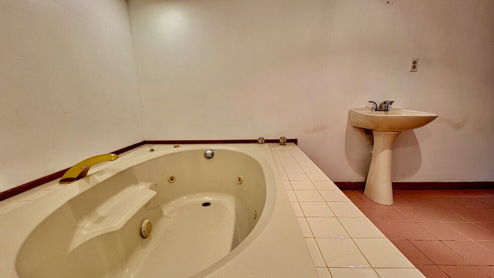 Building Photo - 6345 Morrowfield Ave