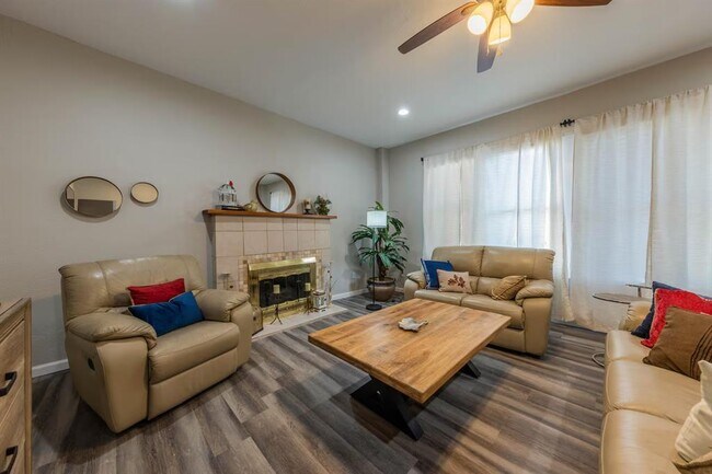 Building Photo - 1212 N Main St