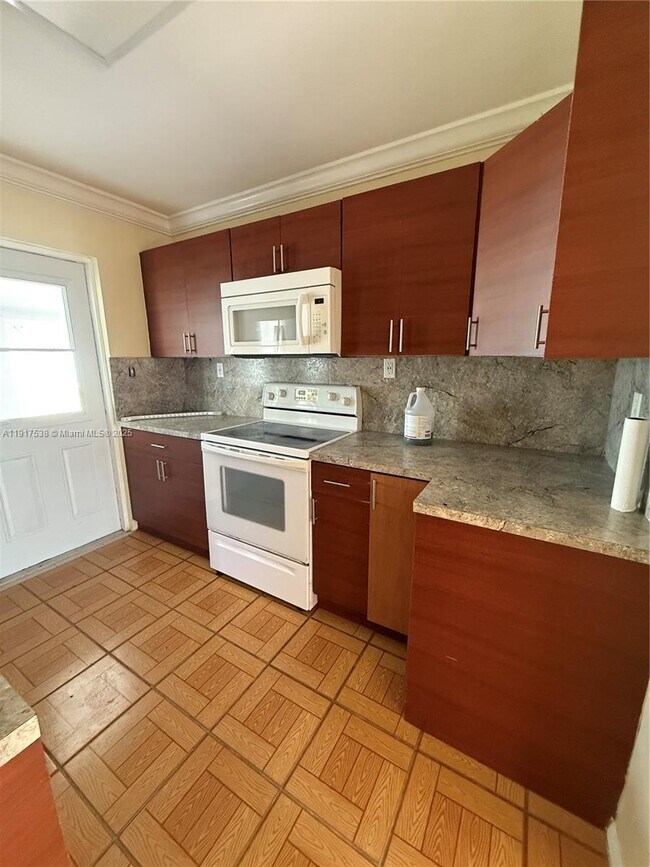 Building Photo - 22020 SW 114th Ave