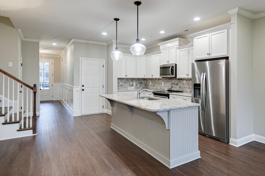 Primary Photo - 2576 Wellesley Square Dr