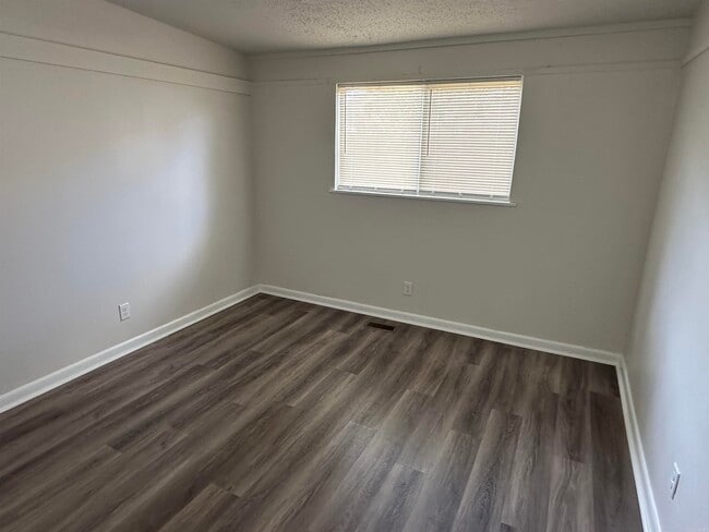 Building Photo - 13 Wanda Ln