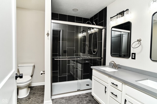 Building Photo - 730 N East St