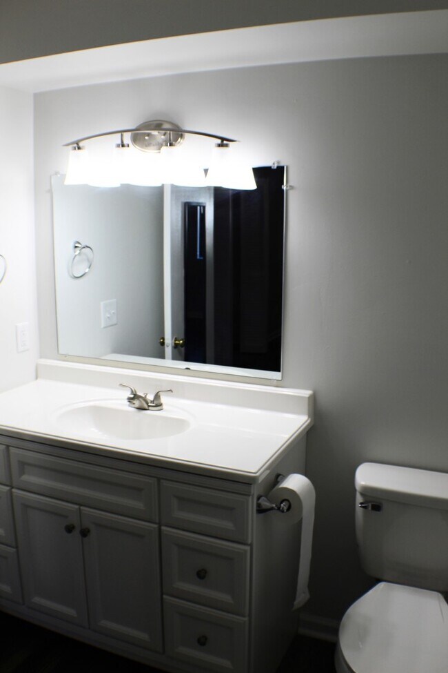 Building Photo - 2 bedroom Condo for rent! Available this A...
