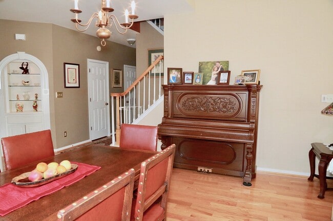 Building Photo - Available in August!  3 Bedroom 2 1/2 Bath...