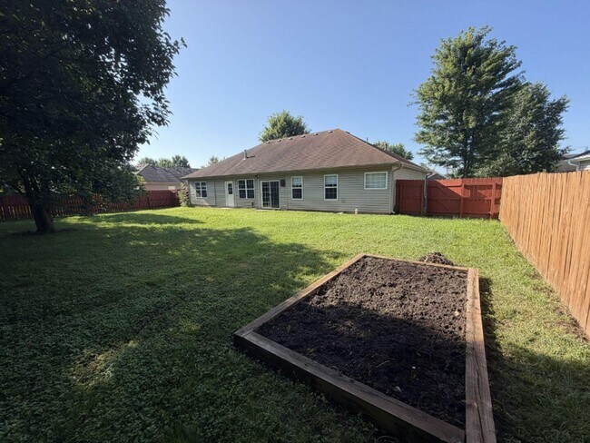 Building Photo - 509 Amazon Dr
