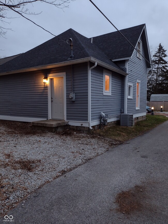 Building Photo - 449 Yandes St