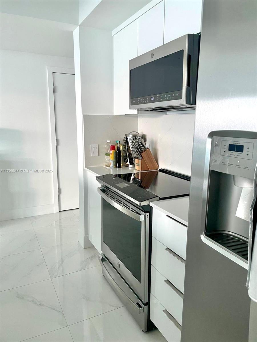 Building Photo - 950 Brickell Bay Dr