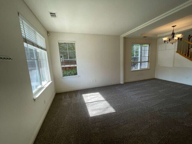 Building Photo - 208 Abigail Cir