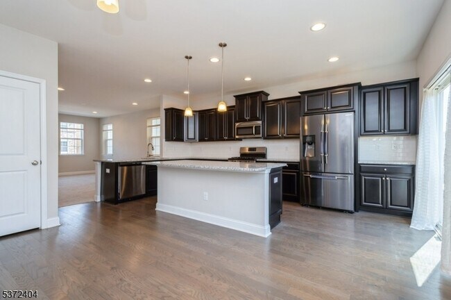Building Photo - 1601 Hights Farm Rd S