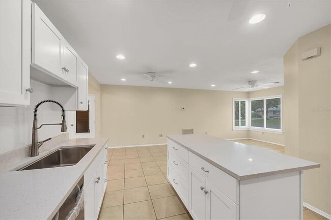 Building Photo - 5439 Kenwood Dr