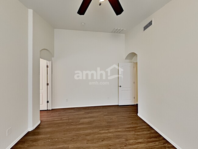 Building Photo - 15848 W Linden St