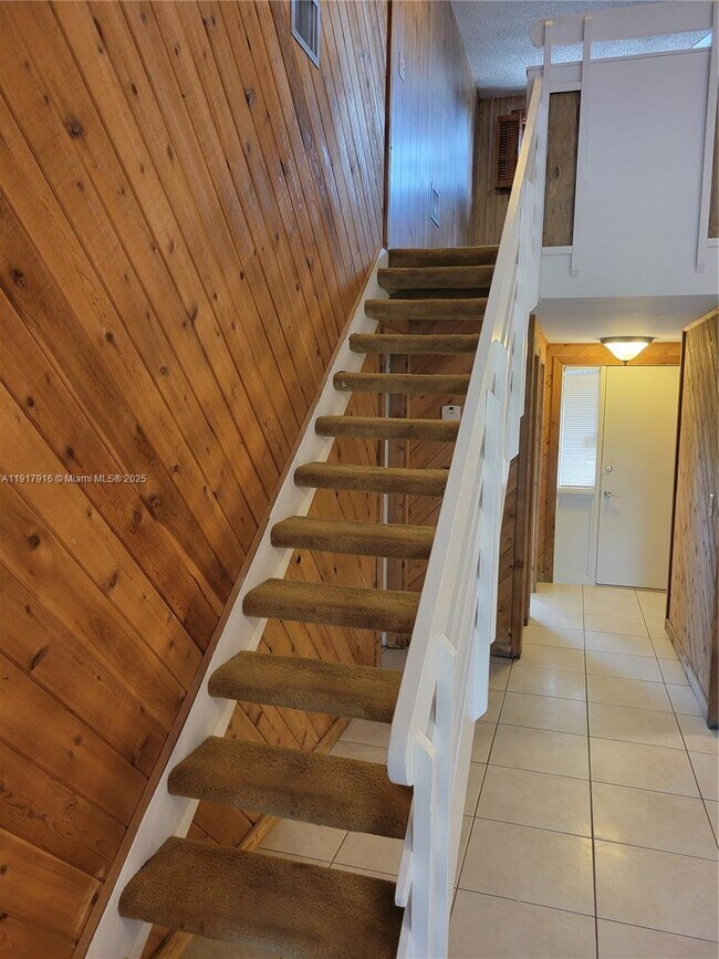 Building Photo - 6963 SW 40th St