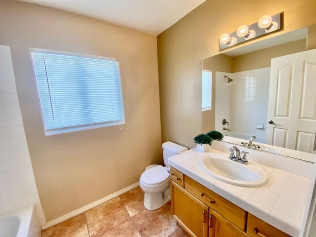 Building Photo - Gorgeous 3 bedroom Home