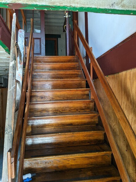 Steps up to entry - 11 Spruce St