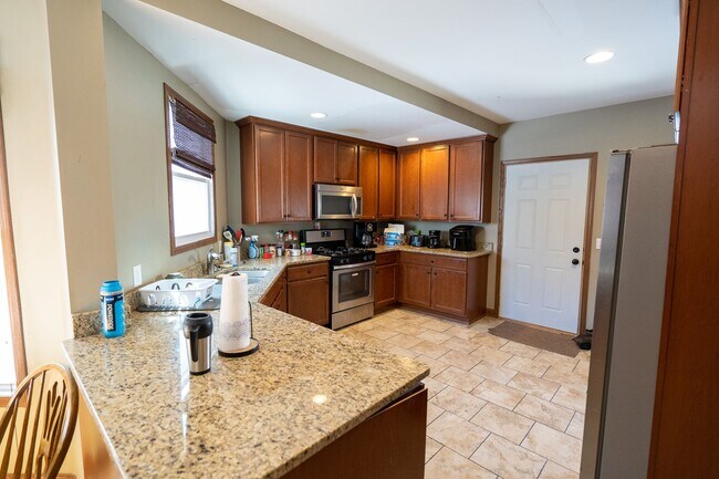 Building Photo - 1101 22nd Ave SE