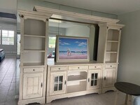Building Photo - 4050 Ainslie Dr