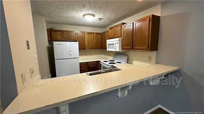Building Photo - 1800 Tryon Dr