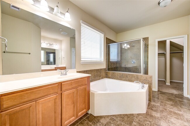 Building Photo - 15727 Whisper Woods Dr