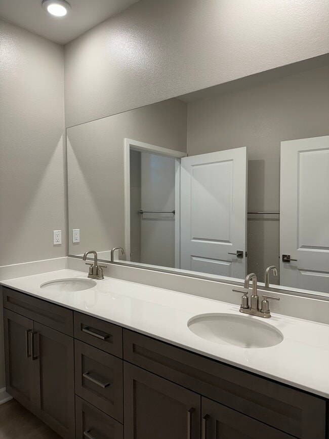 Building Photo - 2055 Woolem Pl