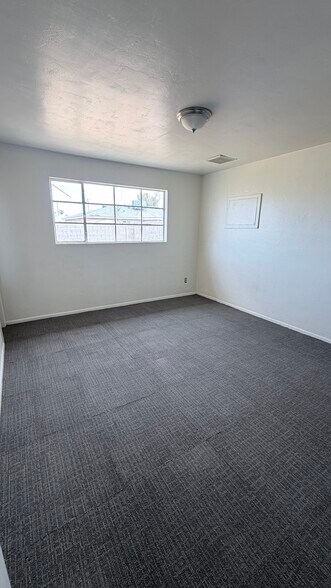 Building Photo - 1204 W 7th St