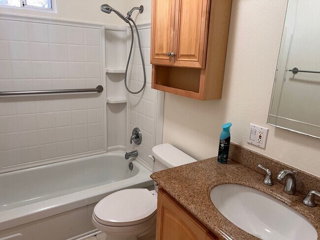 Building Photo - 3 Bedroom w/ Bonus Room on Westside Redding