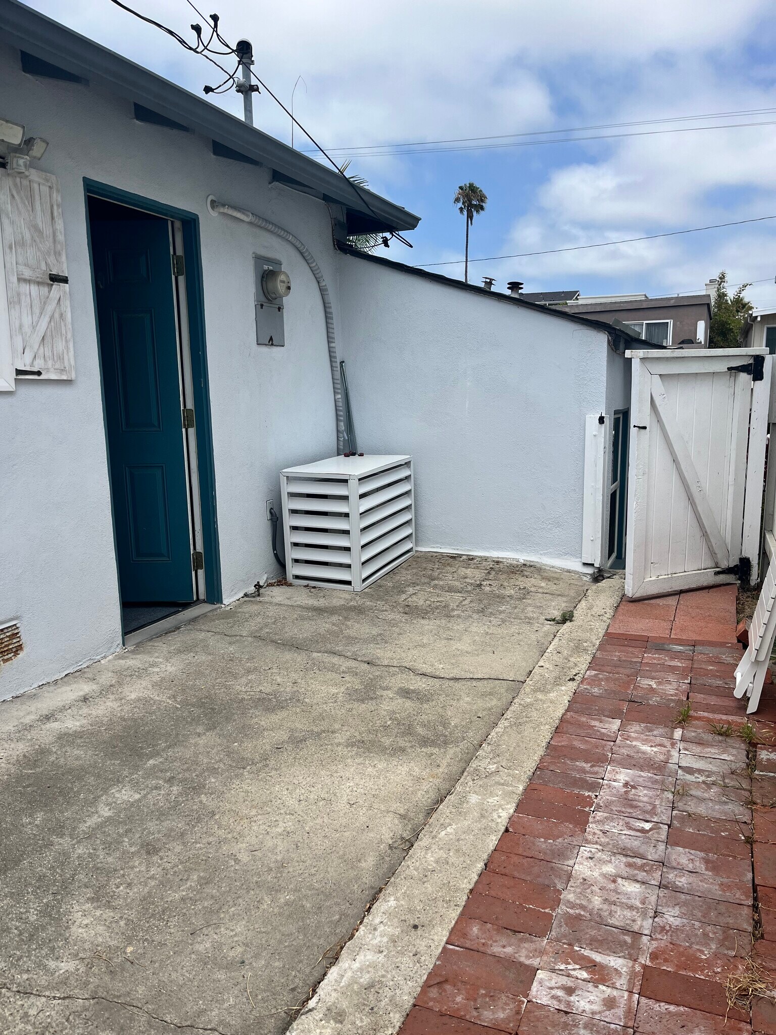 Entry to Garage/Side Yard - 416 Longfellow Ave