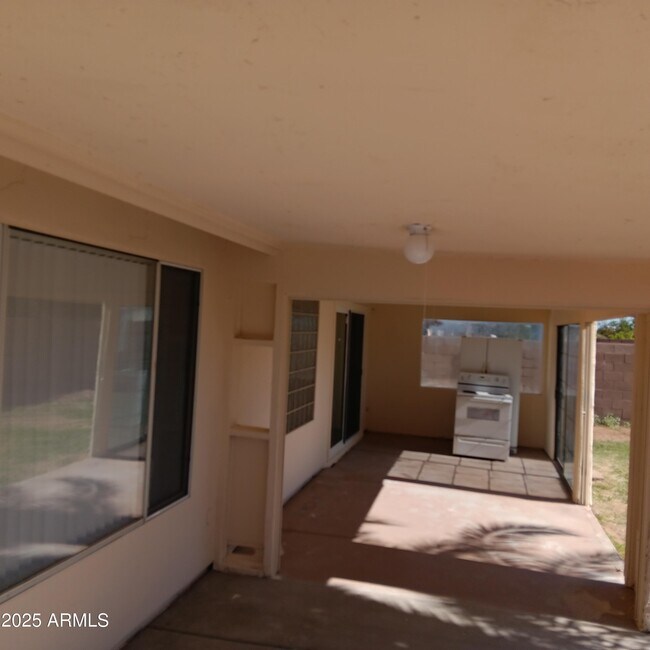 Building Photo - 1319 W Michelle Dr