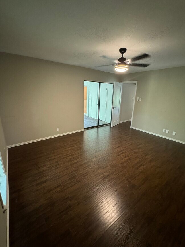 Building Photo - 5226 Bellefontaine Dr