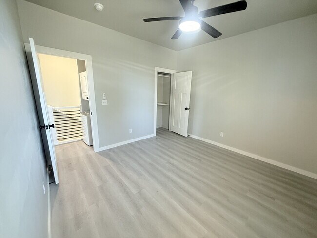 Building Photo - Updated Townhome in OKC