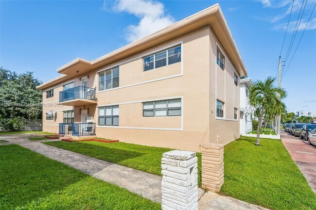 Building Photo - 825 85th St