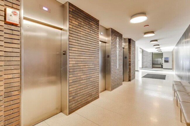 Building Photo - 5455 N Sheridan Rd