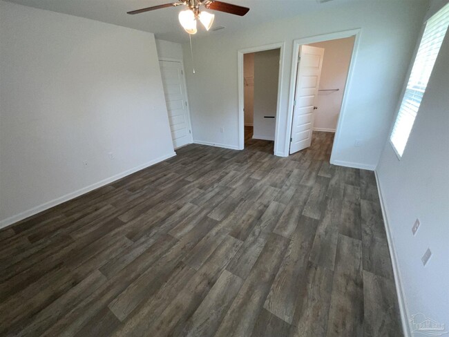 Building Photo - 7835 Lakeside Oaks Dr