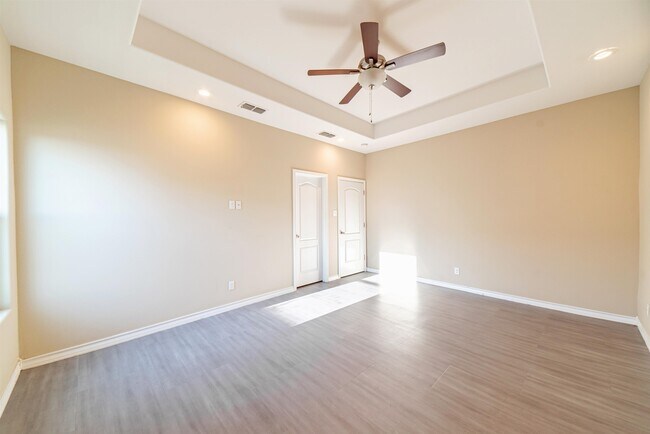 Building Photo - 120 Tranquilo Dr