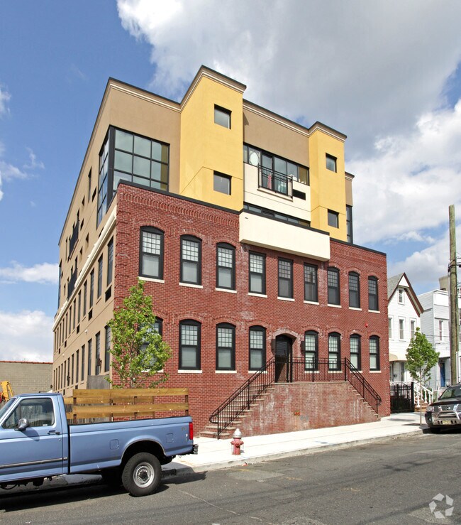 Building Photo - Ariana Lofts