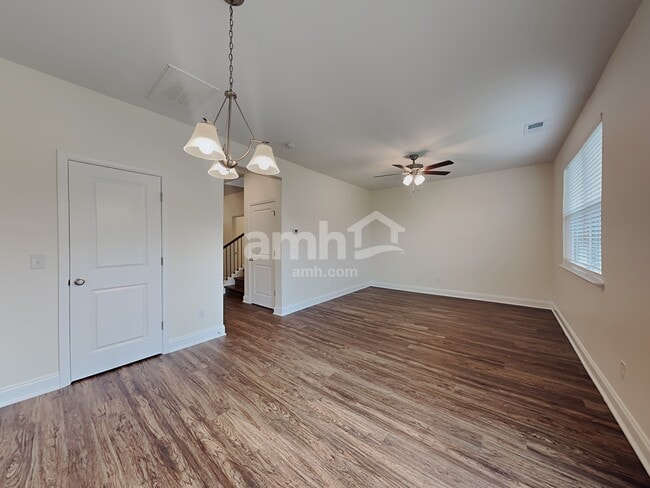 Building Photo - 2015 Bennett Dr
