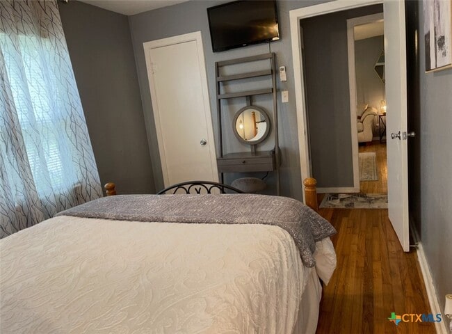 Building Photo - 284 Perryman St