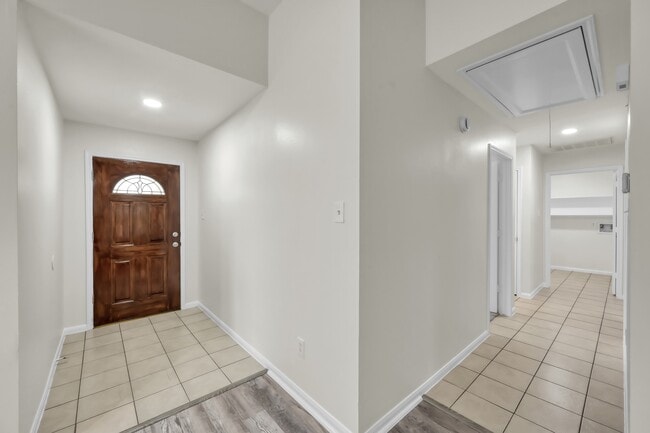 Building Photo - 28715 Fox Lynn Dr