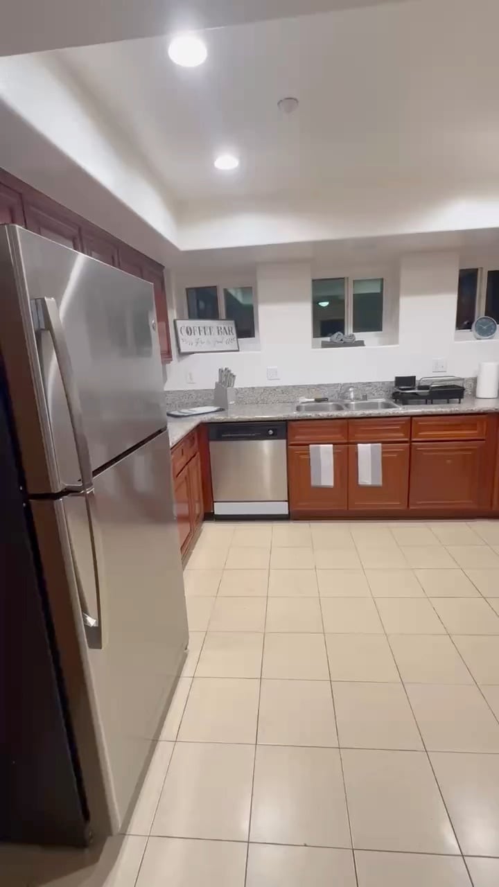 Building Photo - 521 S Alameda St