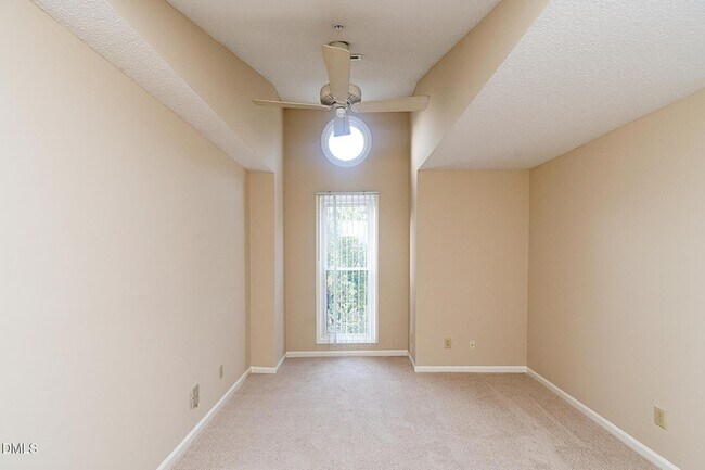 Building Photo - 1021 Brighthurst Dr