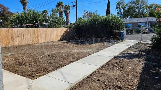 Building Photo - 45 Banchio St