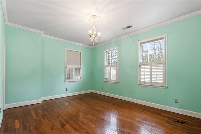 Building Photo - 430 W Wesley Rd NW