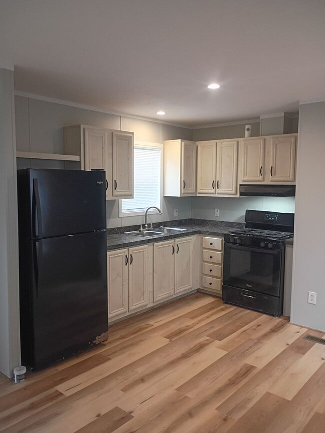 Building Photo - Marybelle Estates MHC